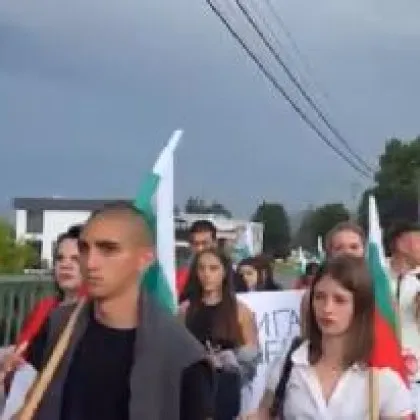 Почетоха с шествие 19-годишния Крум, загинал в катастрофа