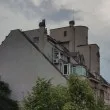 Дете се покатери от прозорец и застана на ръба на покрив в София СНИМКИ