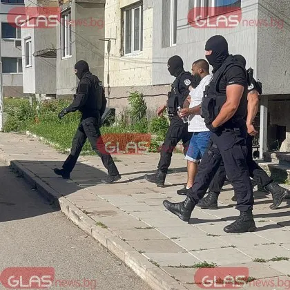 Арестуваха "Калашниците" от Ботунец! СНИМКИ и ВИДЕО