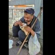 Половината сандвич за довечера: Историята на незрящ пловдивчанин разплака стотици СНИМКA