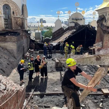 Снимки от украински медии показват поразения Успенски манастир в Киево Печорската лавра