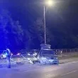 Тежка катастрофа на столичен булевард: Автомобил помля мантинелите СНИМКИ