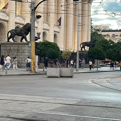 Две момчета се сблъскаха с тротинетки в центъра на София
