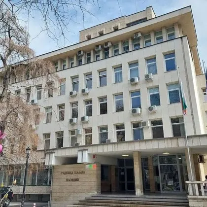 Подсъдим акушер не се яви на дело за смъртта на новородено, бил на АГ обучение