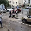 Преследван мъж нахлу в кола с дете, полицията го задържа