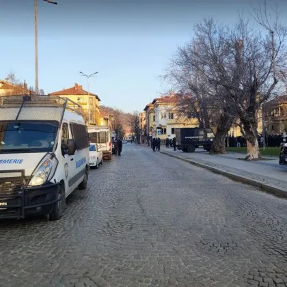 Издирвани мъж и жена са установени във влак от Пловдив