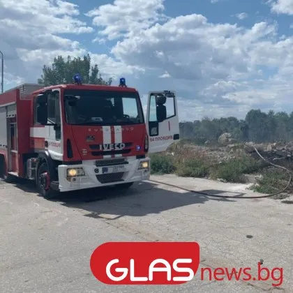Голям пожар изпепели част от дърводелски цех край Пловдив