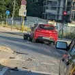 Меле на кръстовище в София, оставиха кола на пътя СНИМКИ
