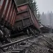 Тежък инцидент в Германия: Два вагона се откъснаха и полетяха от мост