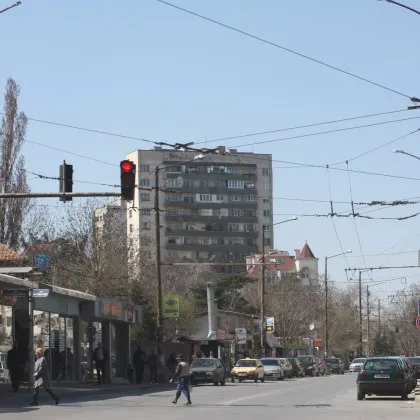 Нощен вандализъм в София създаде сериозна опасност за пешеходците СНИМКИ