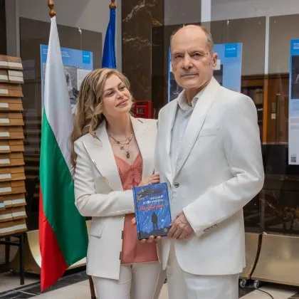 Проф. Цекомир Воденичаров представи &bdquo;Панта рей" пред академичния елит на България