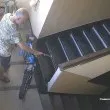 Камера улови как велосипед напуска сграда с нов &bdquo;собственик" ВИДЕО