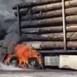 Влекач избухна в пламъци на ключов път в Родопите СНИМКА