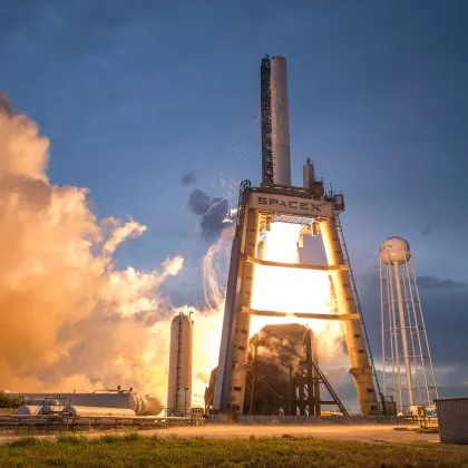 SpaceX изстреля нова безпилотна капсула за връщане в космоса наречена