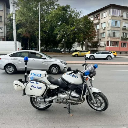 Дрифтаджия се прояви в центъра на село, загази здраво
