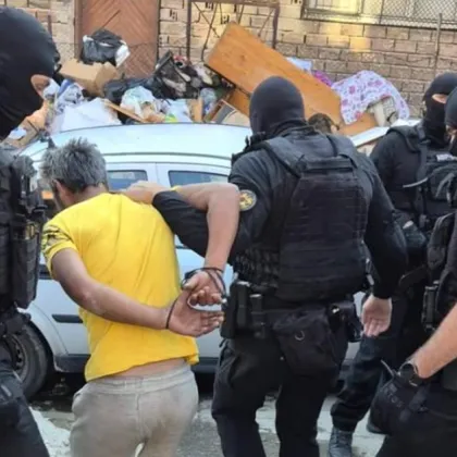 Откриха фентанил при мащабна полицейска акция в Пещера СНИМКИ