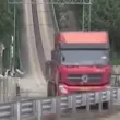 Експерти: Не може камион да премине през мантинела, сякаш я няма ВИДЕО