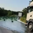 След предупрежденията на хората: Камион с каси бира блокира рисковия участък ВИДЕО