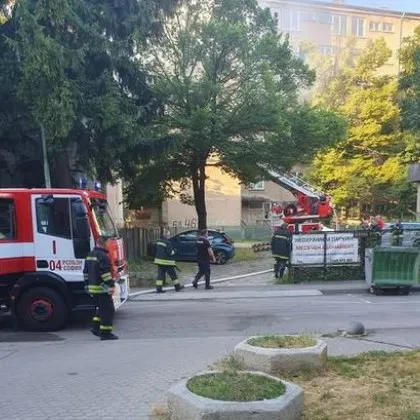 Пожар в София! Двама души пострадаха СНИМКА