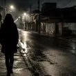 &bdquo;Защо трябва да чакаме нещо лошо?": Жена се хвърля пред коли и заплашва деца