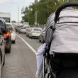 &bdquo;Айде с температурата по дупките!" Не пуснаха семейство с болно дете през протестна блокада