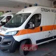 Дърво рухна върху мъж, борят се за живота му