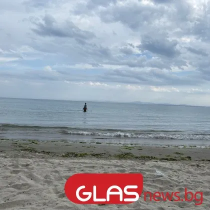 Морската вода по плажовете край Бургас остава чиста и безопасна