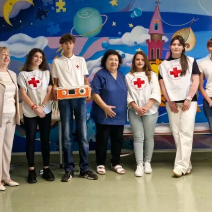 Доброволци на Българския младежки Червен кръст Пловдив подариха специализирана