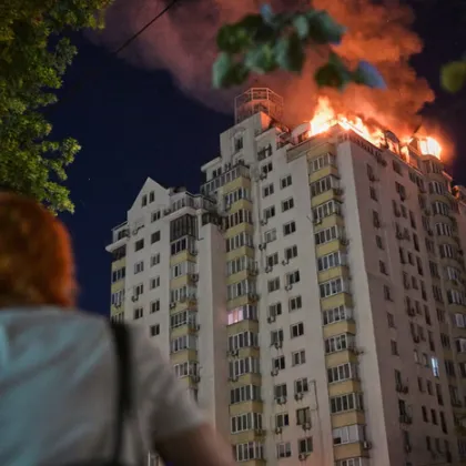 Най малко осем души загинаха а над 30 бяха ранени при