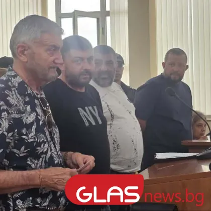 Четирима от групата, ощетила държавата с над 1,5 млн. евро, се изправиха пред съда в Пловдив