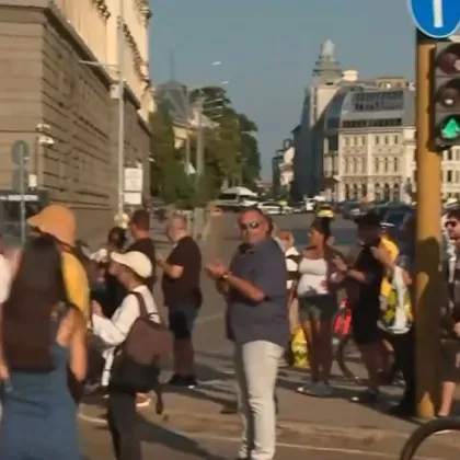 Вдигнаха нов протест срещу Радев в София