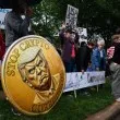 Близо милион инвеститори загубиха 3,8 млрд. долара от криптовалутата на Тръмп