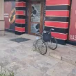 Инвалидна количка пред игрална зала в София разпали спор в мрежата СНИМКА