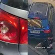 Младеж умишлено счупи стопа на колата на жена, избяга ВИДЕО