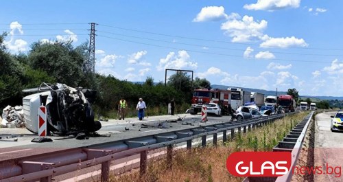 Двама души са загинали при тежката катастрофа, станала днес по