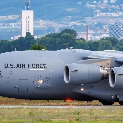 Американски военен C-17 Globemaster кацна в София СНИМКИ
