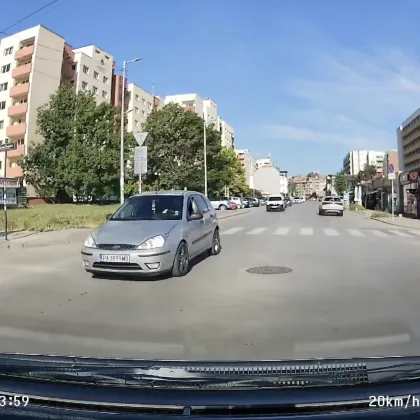 Едно кръстовище в София, по което изглежда, че никой не знае как се минава ВИДЕО