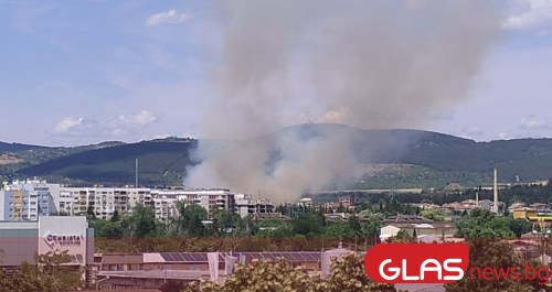 Гори силен пожар между Самара 3 и околовръстното в Стара