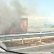 Голямо задръстване след самозапалилия се камион на "Тракия", има обход
