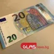 Нарушител напъха 20 евро в ръката на полицай, озова се в ареста