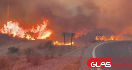 Най-малко 11 души са загинали при мащабен горски пожар, който