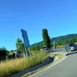 Кола се обърна по таван край АМ Струма СНИМКА