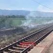 Пожар гори до ЖП гарата на пловдивско село СНИМКИ