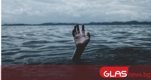 Двама мъже загинаха, след като влязоха във водата при опит