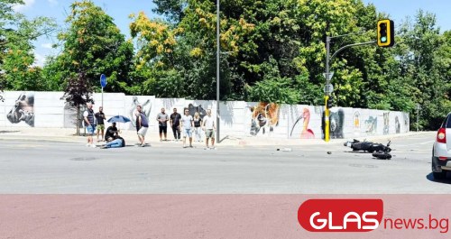 Тежка катастрофа между лек автомобил и мотоциклет стана по обяд