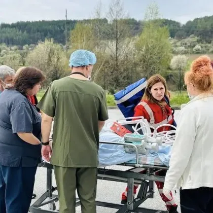 Докато чакаха линейката: Двама непознати спасиха жена след тежък пристъп в Бургас