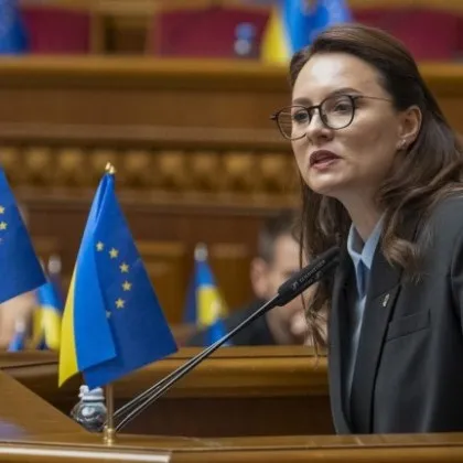 Зеленски сменя правителството, премиерът потвърди оттеглянето си