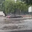 Мощна буря превърна улици в наш град в реки ВИДЕА