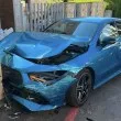 Тежък удар по пътя към плаж &bdquo;Градина": дама с &bdquo;Мерцедес" разби ограда, има ранена пешеходка СНИМКИ