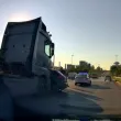 Влекач и кола се блъснаха в София СНИМКА